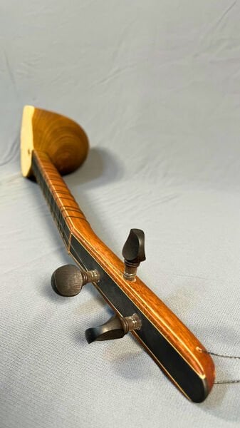 Uzun Sap Oyma Dut Çiçek Motifli 28 Tekne Profesyonel Cura Bağlama | Telli Çalgı Yapım