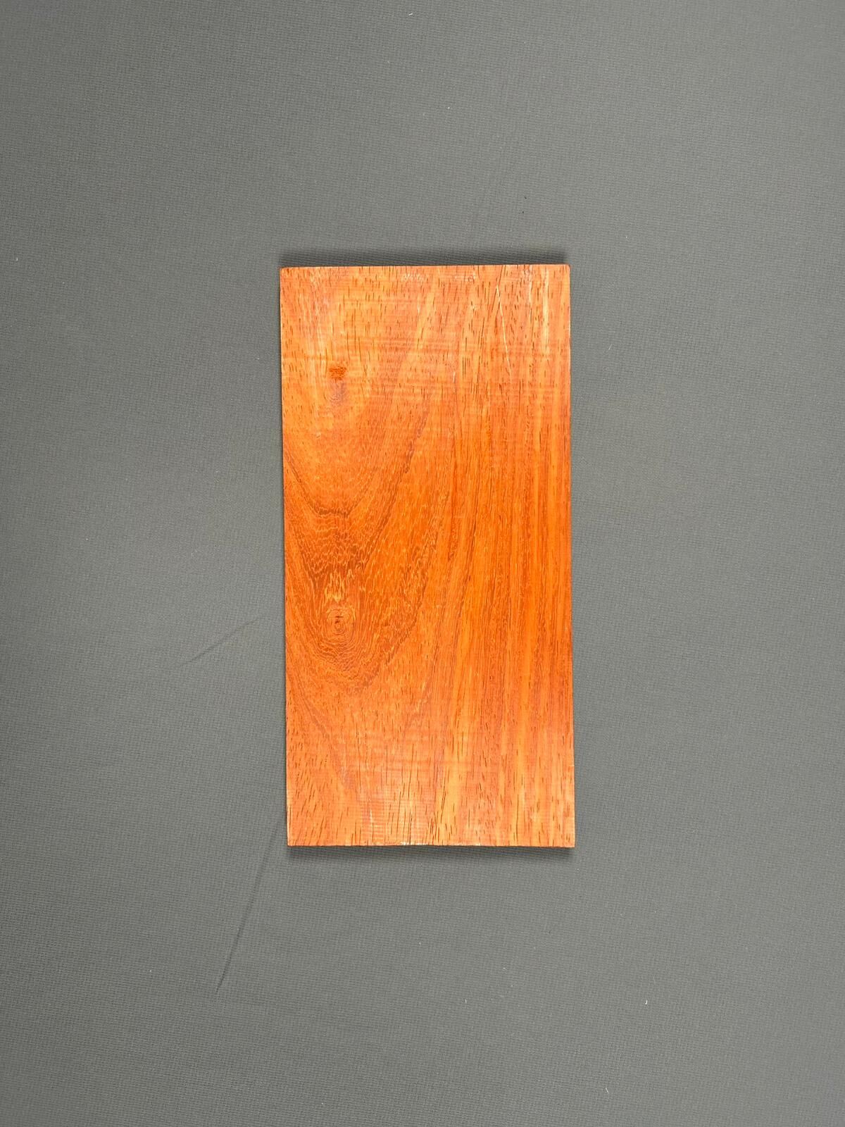 Paduk (Padauk) Ağacı Blok – Hobi Projeleri İçin Egzotik ve Göz Alıcı Ahşap
