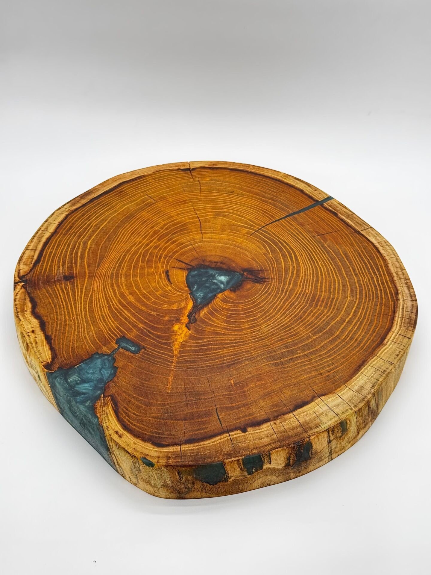 Epoksili Masif Dut Ağacı – Hobi ve Dekoratif Projeler İçin Özel Tasarım Ahşap Parça - Epoxy-Coated Solid Walnut Wood – Specially Designed Wooden Piece